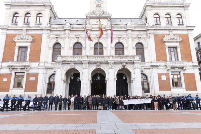 Minuto de silencio por Sergio Delgado en la Plaza Mayor de Valladolid.