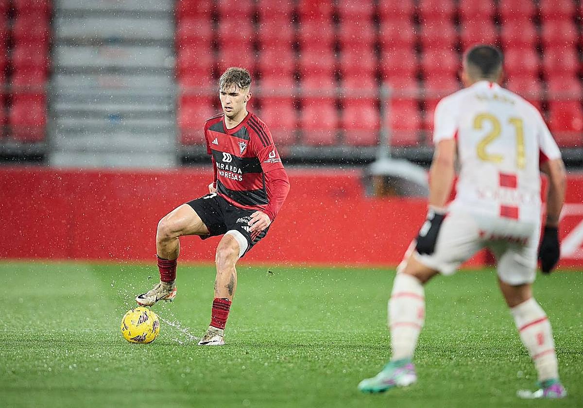 El Mirandés no pudo con el Huesca en Anduva.