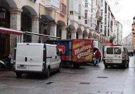 Zona de carga y descarga en calles del centro de Burgos.