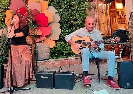 El guitarrista Mariano Mangas y la cantante Marga Ruiz.