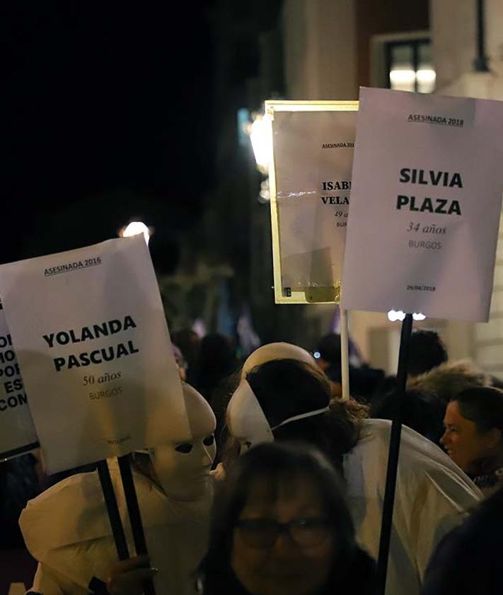 Imagen secundaria 2 - Más carteles que se han podido ver en la manifestación.