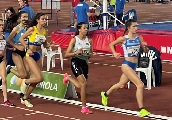 Inés Herault encabezando la carrera.