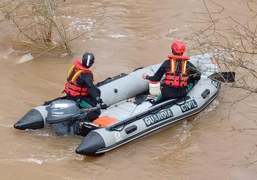 Búsquedas por tierra y agua para hallar a los dos desaparecidos en Burgos