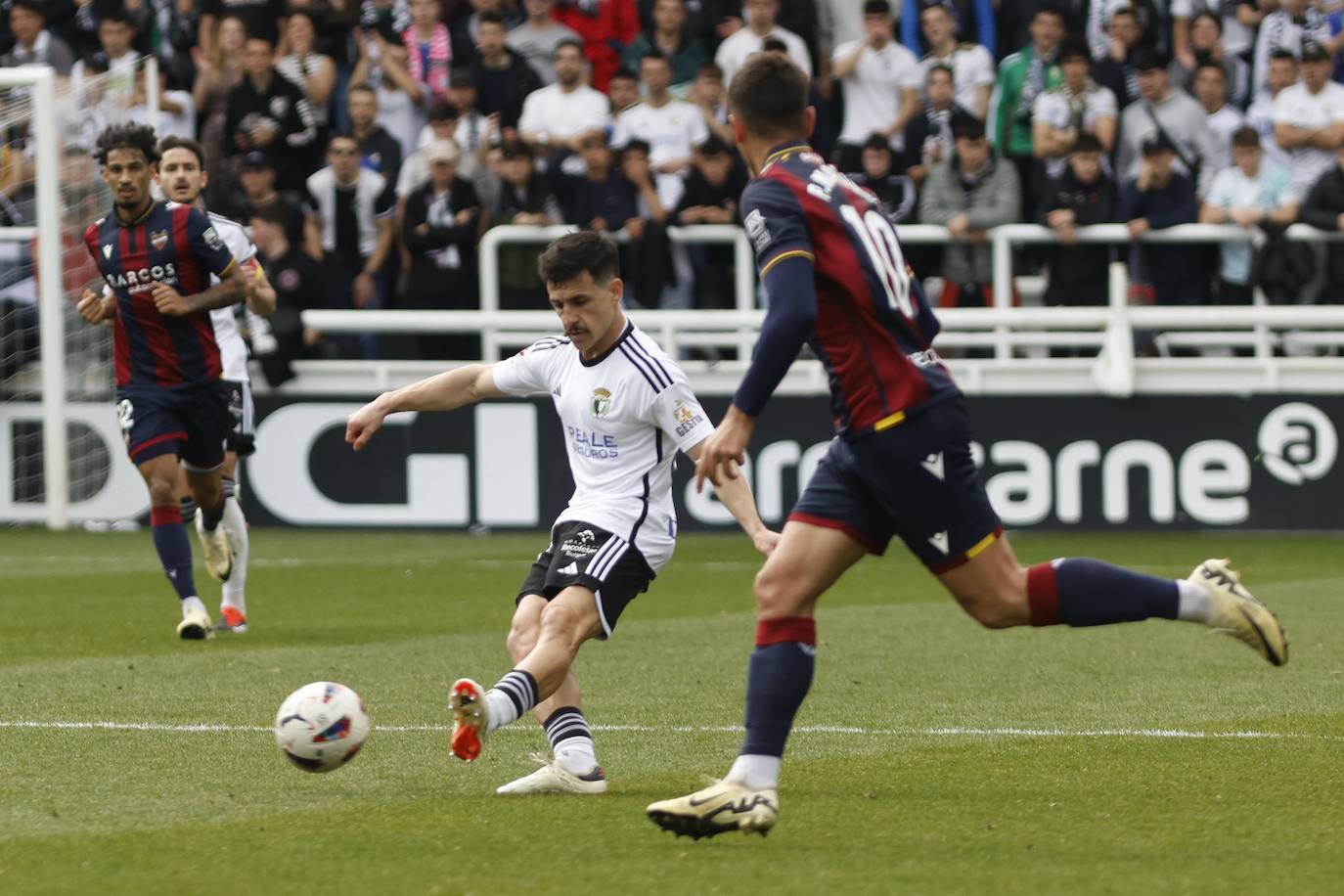 Andrés Fernández evita la cuarta victoria consecutiva del Burgos CF