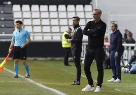 Bolo sigue el juego desde la banda en el empate del Burgos CF este sábado ante el Levante en El Plantío