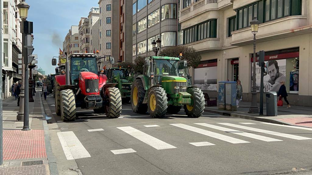 La tractorada por el centro de Burgos, en imágenes