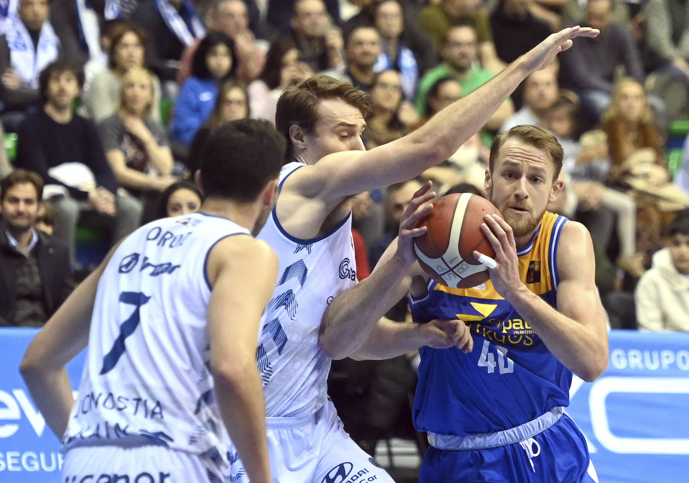 La victoria del San Pablo Burgos frente al Gipuzkoa Basket, en imágenes