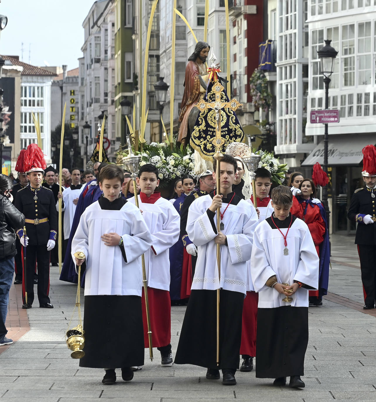 La salida de la procesión de la Borriquilla de Burgos, en imágenes