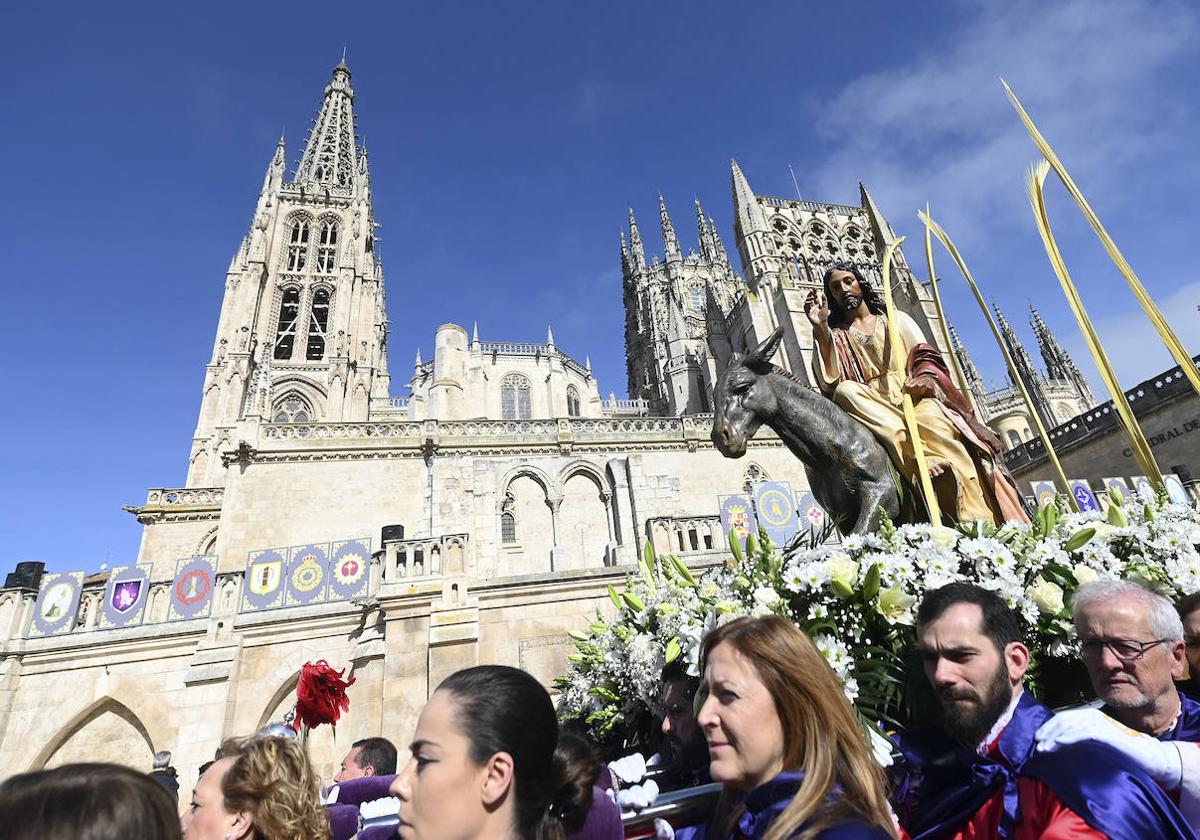 La salida de la procesión de la Borriquilla de Burgos, en imágenes