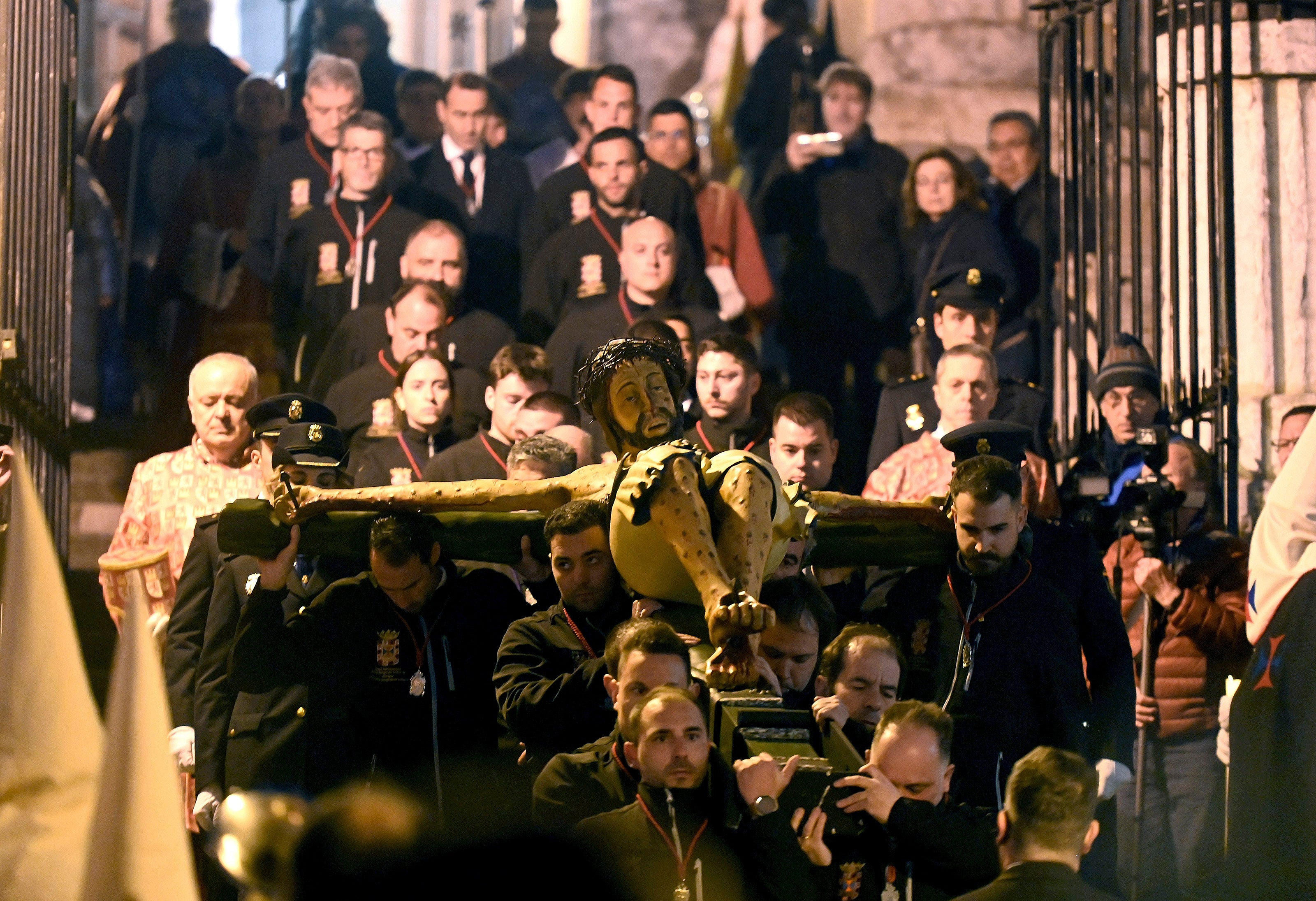 El Santísimo Cristo de Burgos recorre las calles de Burgos