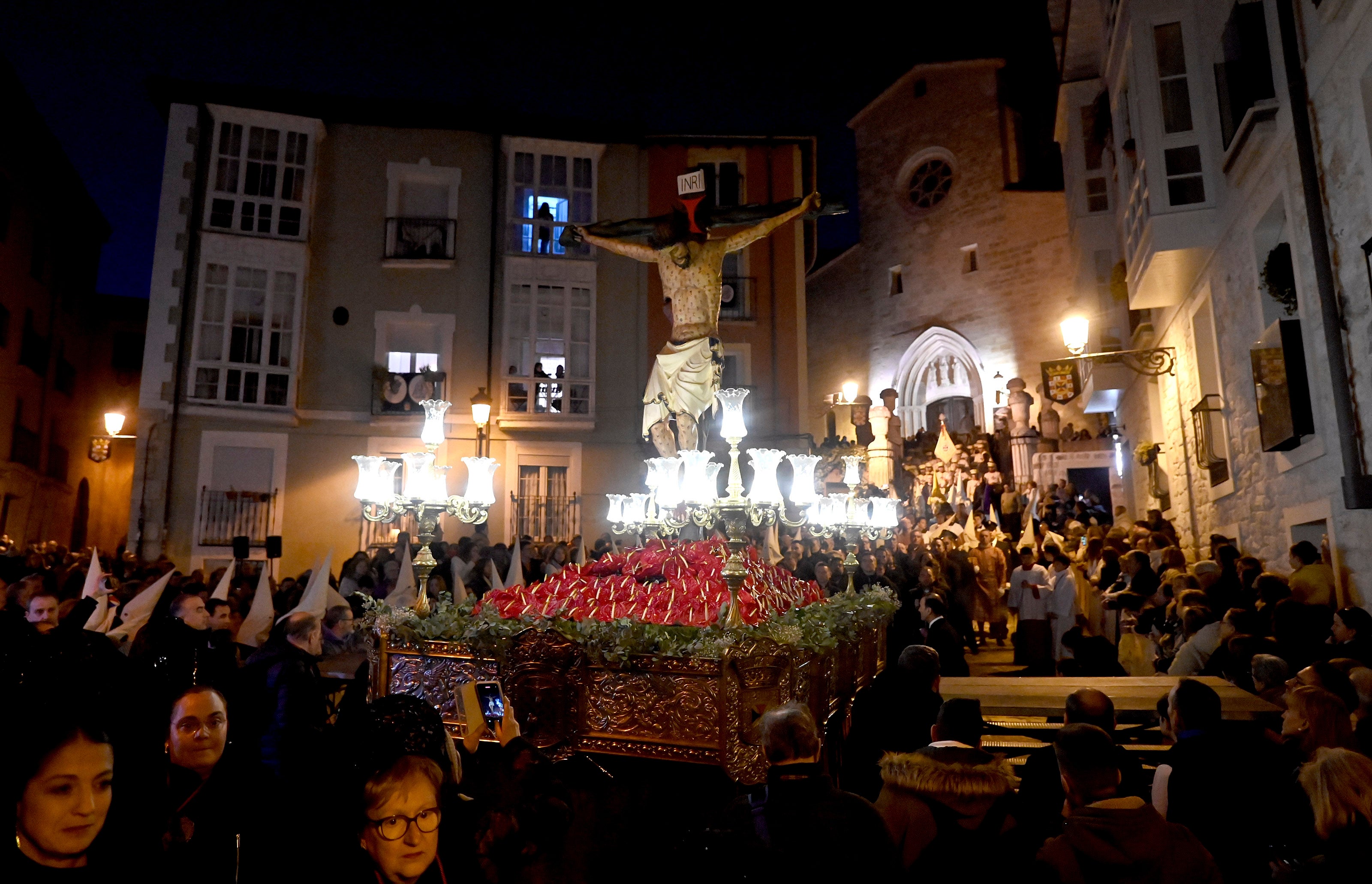 El Santísimo Cristo de Burgos recorre las calles de Burgos