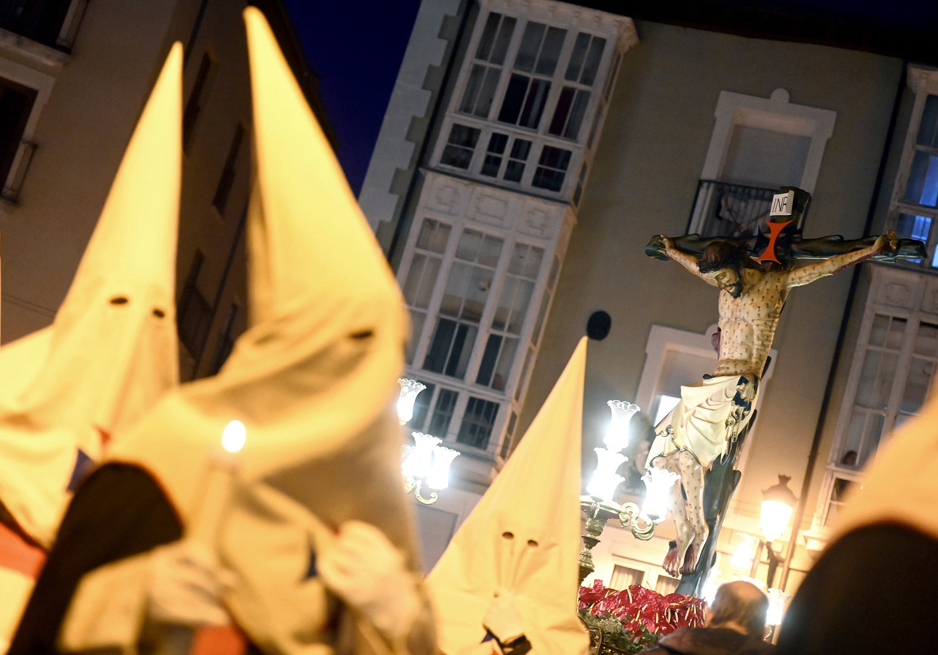 El Santísimo Cristo de Burgos recorre las calles de Burgos