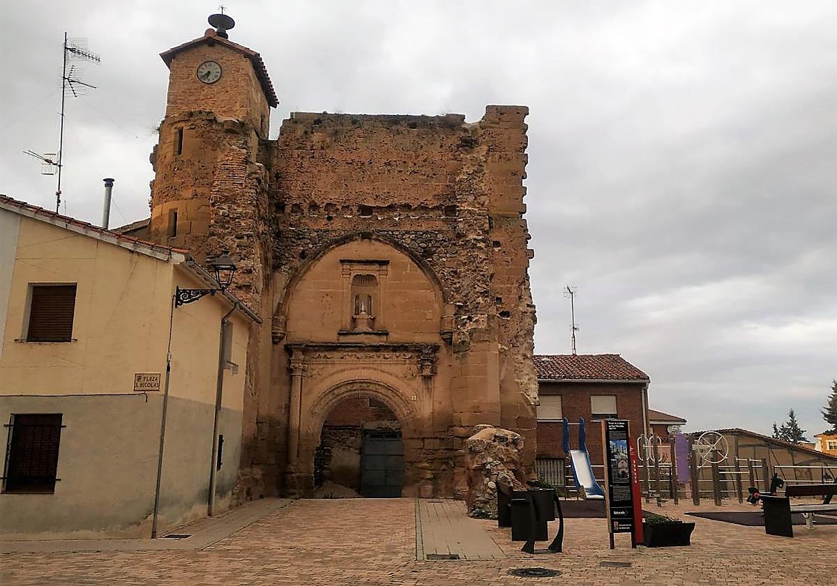 Imagen principal - Iglesia de San Nicolás de Bari, iglesia de Santa María y Puente el Canto.