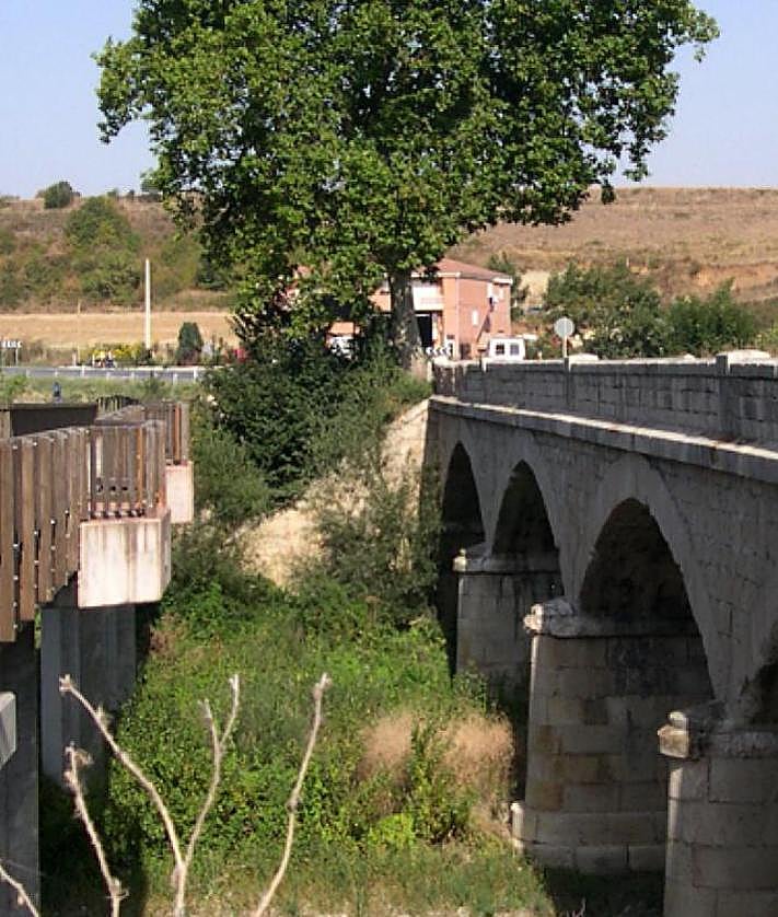Imagen secundaria 2 - Iglesia de San Nicolás de Bari, iglesia de Santa María y Puente el Canto.