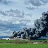 El fuego devora una granja y deja 45.000 gallinas muertas en Briviesca