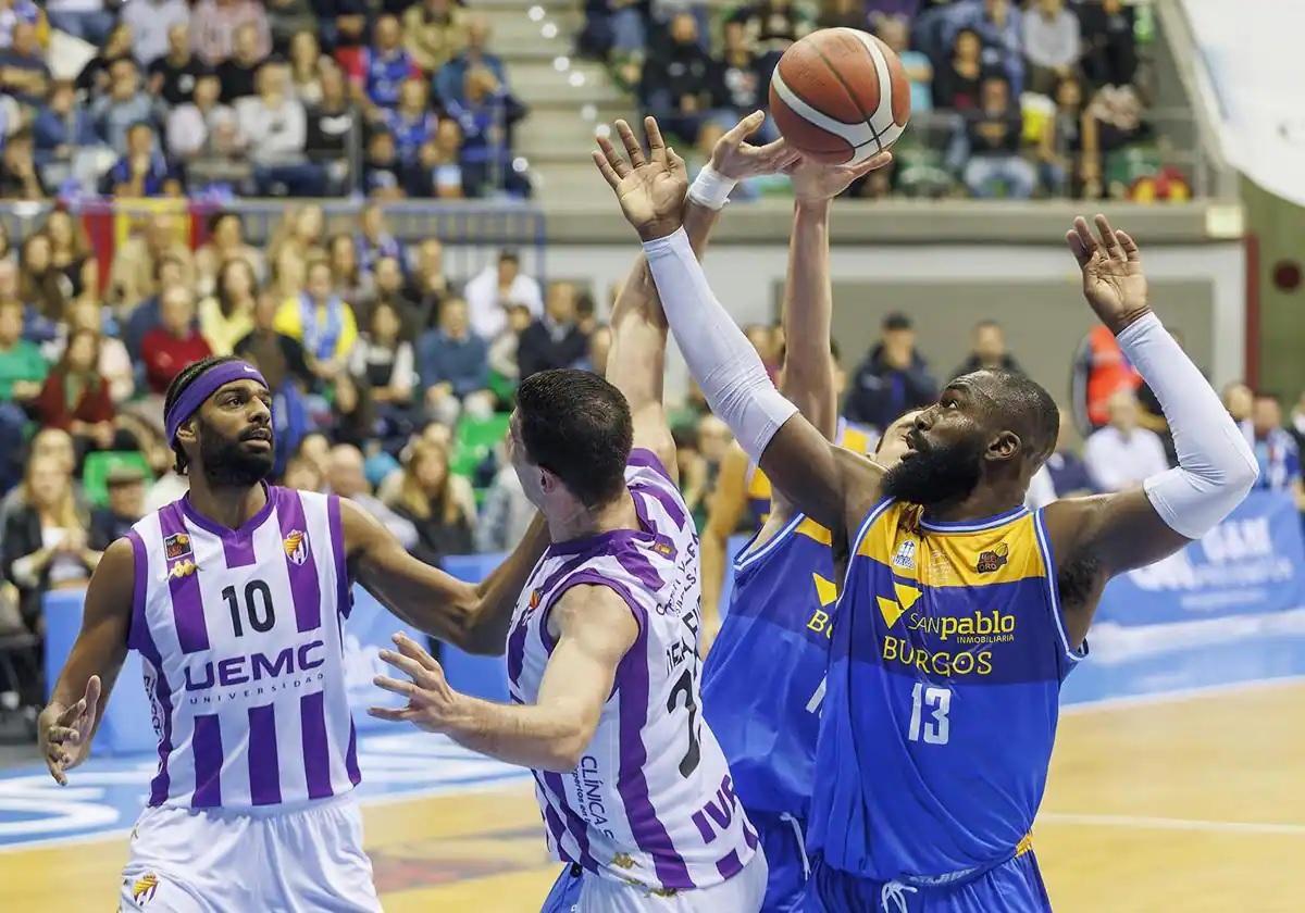 Imagen del partido de la primera vuelta del campeonato entre San Pablo y Real Valladolid.