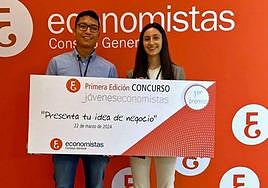 Nerea Hernández Ovejero y Adrián Eduardo Ramírez Cáceres, ganadores del Concurso de Jóvenes Economistas.