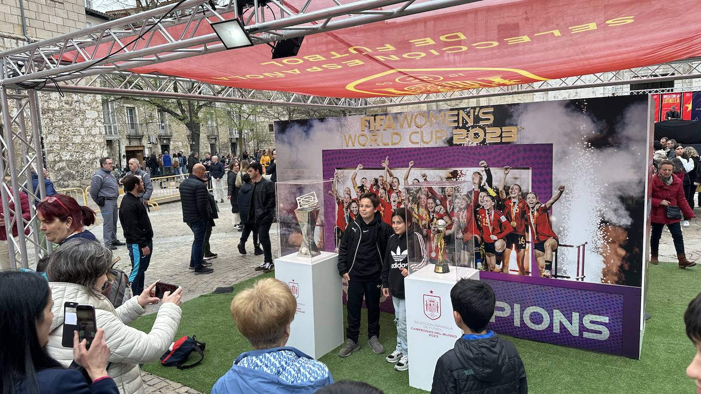 El 40 aniversario de Autismo Burgos y la Fan Zone de la selección femenina, en imágenes