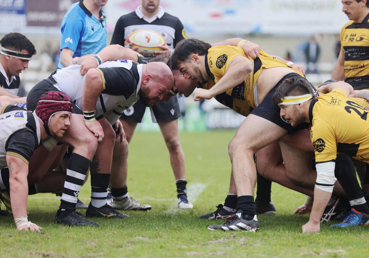 Partido entre el Recoletas Burgos y El Salvador en Valladolid.