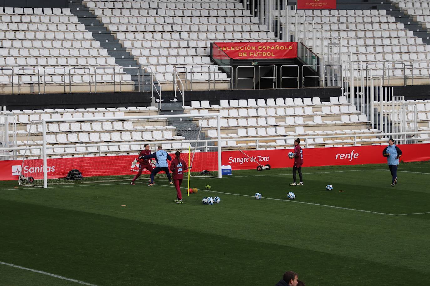 El entrenamiento de la Selección Femenina en El Plantío, en imágenes