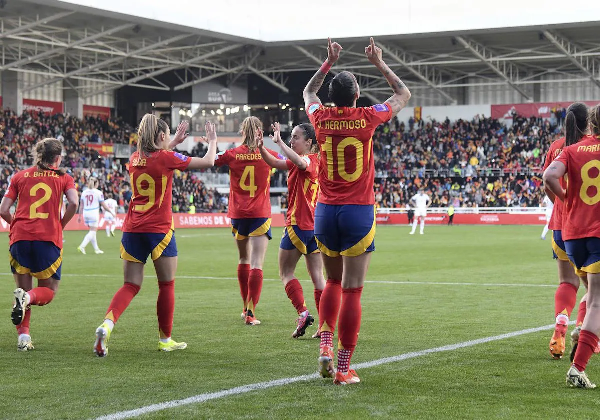 Burgos se vuelca con las campeonas del mundo en un partido histórico |  BURGOSconecta