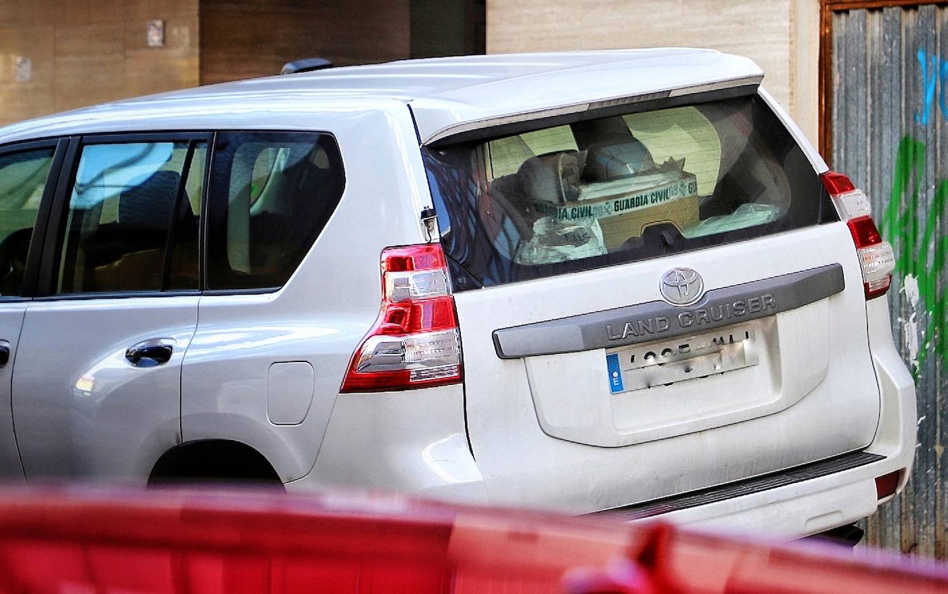 La operación de la Guardia Civil en un piso de Burgos en imágenes