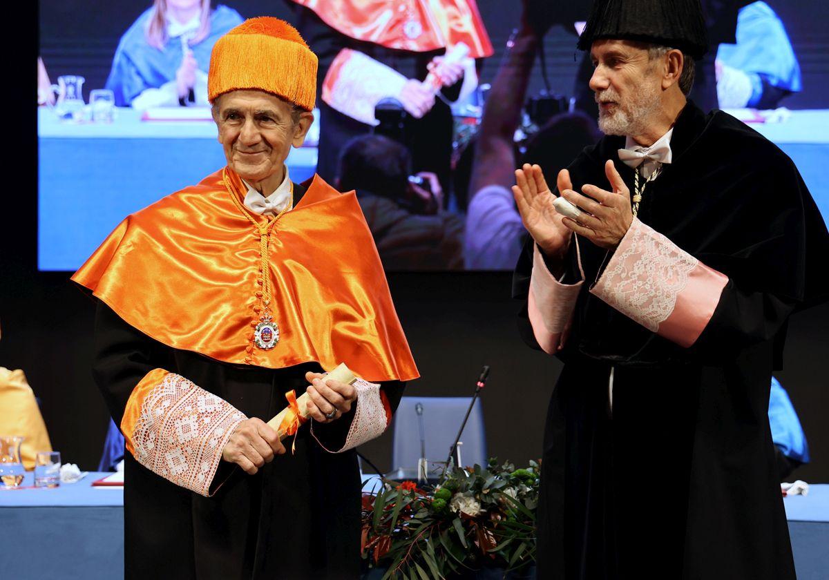 José Ignacio Nicolás-Correa Barragán junto al rector de la UBU, Manuel Pérez Mateos.