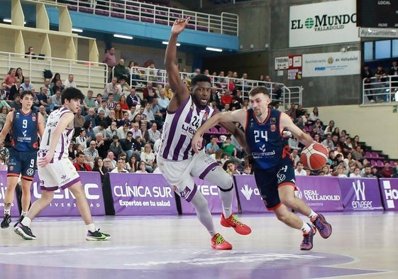 EL Tizona firma un gran partido frente al Real Valladolid.