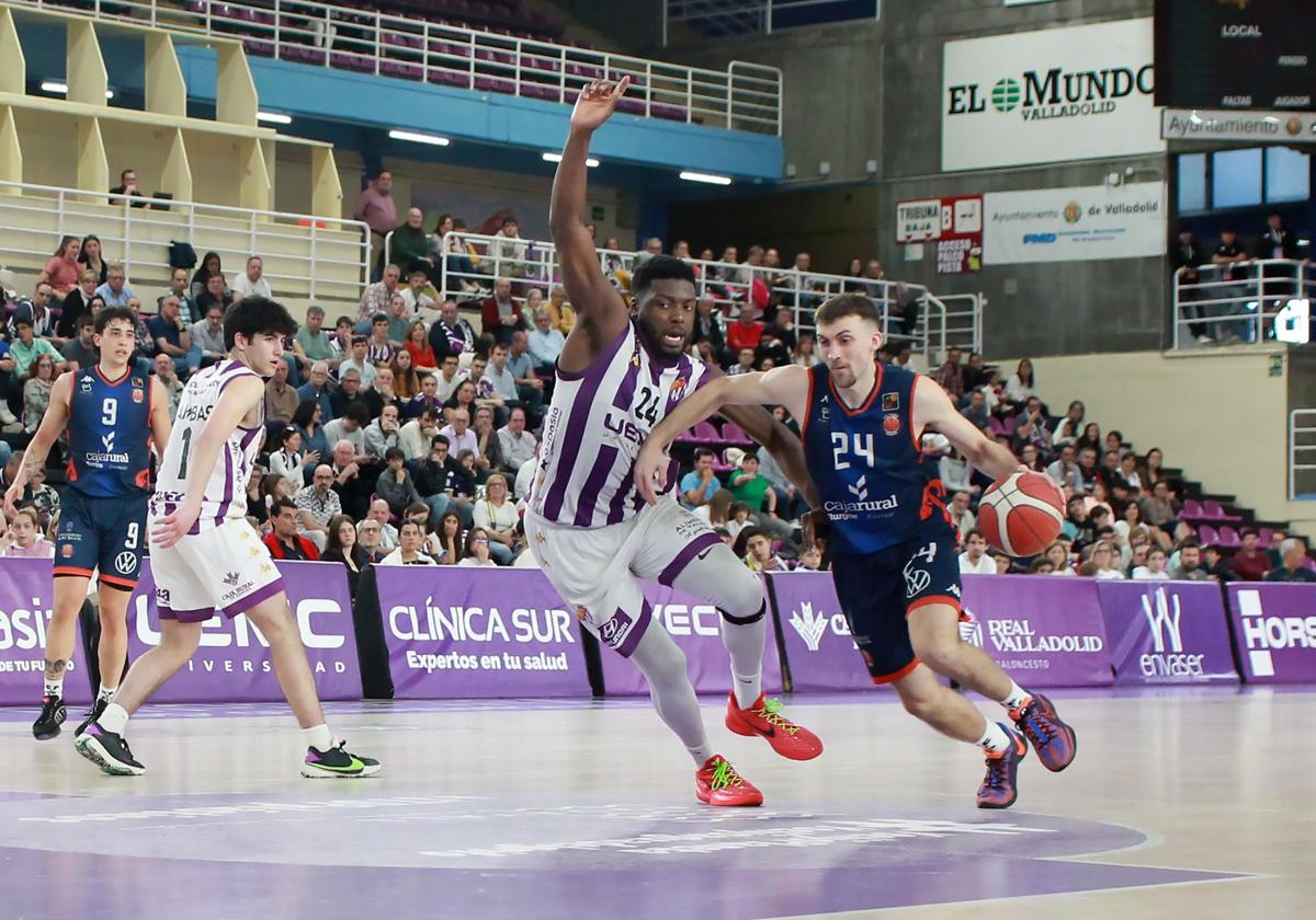 EL Tizona firma un gran partido frente al Real Valladolid.