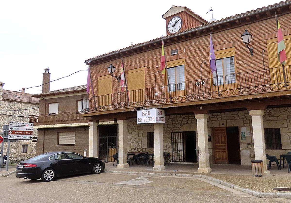 Vista del bar La Plaza, en Fuentelcésped, Burgos.