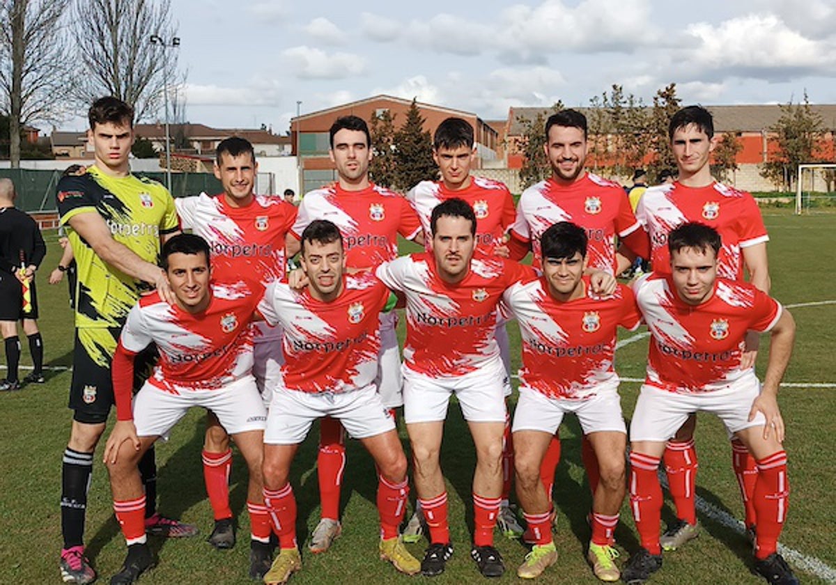 Once del CF Briviesca en el Arlanza frente al Racing Lermeño. X de Pechu.