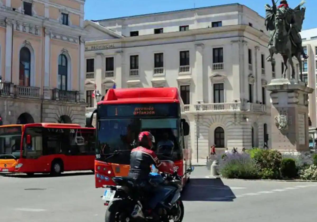 Autobús urbano en la ciudad de Burgos.