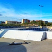 Los usuarios del skatepark de Burgos reparan la pista gracias a donaciones y ayuda vecinal