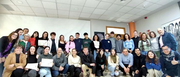 Foto de familia de los participantes al certamen.