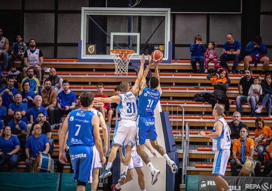 Imagen de la victoria del San Pablo Burgos en Fuenlabrada, en el partido de la primera vuelta.