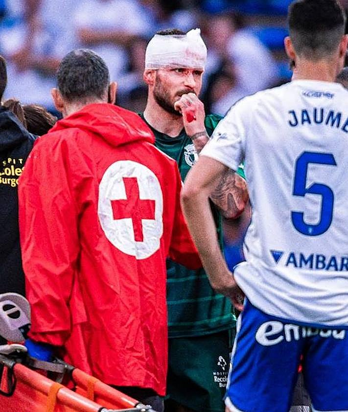 Imagen secundaria 2 - Imágenes del accidente entre Mumo y Elgezabal.