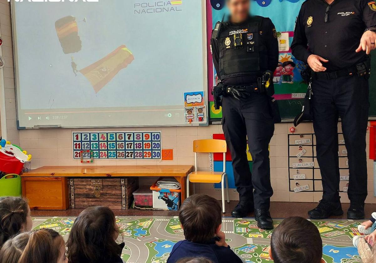 Charla de la Policía Nacional en un colegio de Burgos.