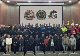 Agentes de la Policía Local de Burgos junto a los agentes de la Policía Nacional de Colombia