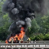 Espectacular incendio de una furgoneta en plena autovía en Burgos