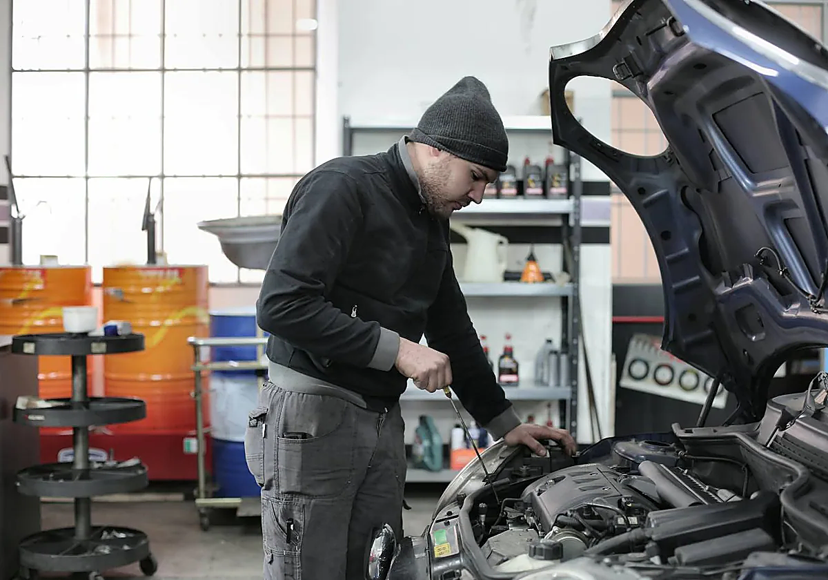 Imagen de un mecánico.