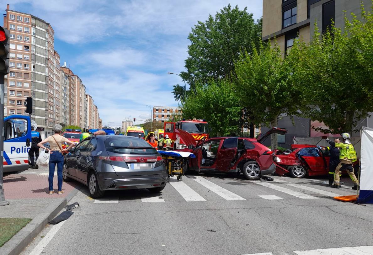 Imagen secundaria 1 - Seis heridos en una colisión múltiple en la avenida Cantabria