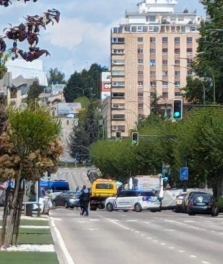 Imagen secundaria 2 - Seis heridos en una colisión múltiple en la avenida Cantabria