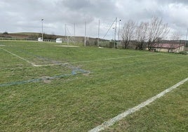 Estado del campo de fútbol de Arcos de la Llana.