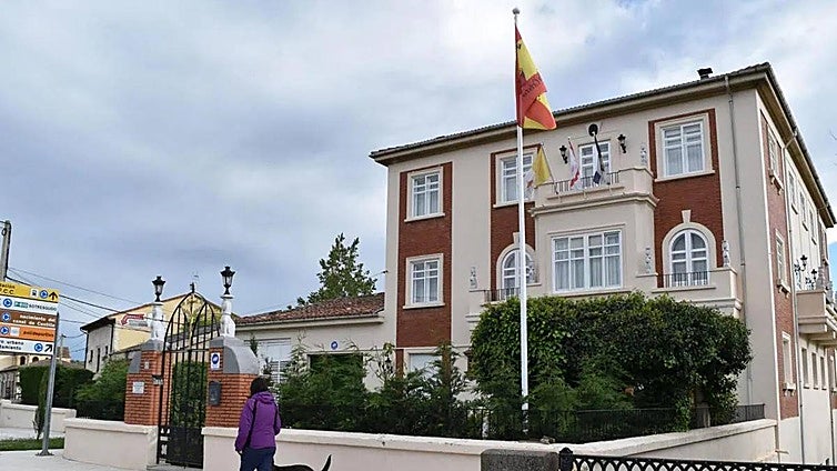 El obispo excomulgado que acoge a las monjas cismáticas de Burgos tiene un seminario en Alar