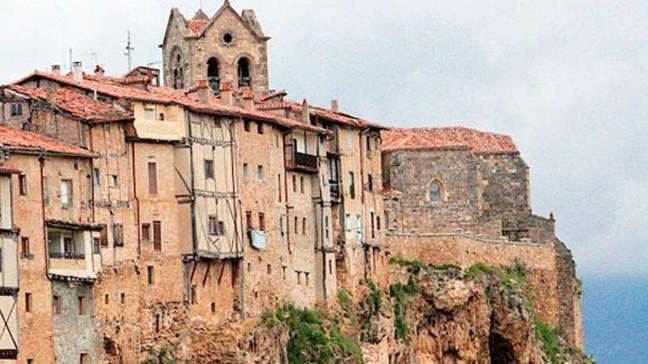 No es Cuenca, no, Burgos también tiene casas colgadas. ¿Sabes dónde se encuentran?