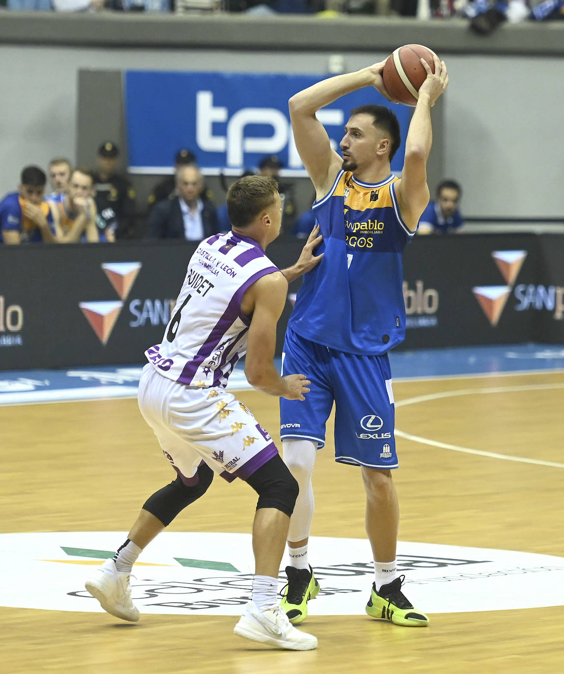 Imágenes de la victoria del San Pablo Burgos frente al UEMC Real Valladolid