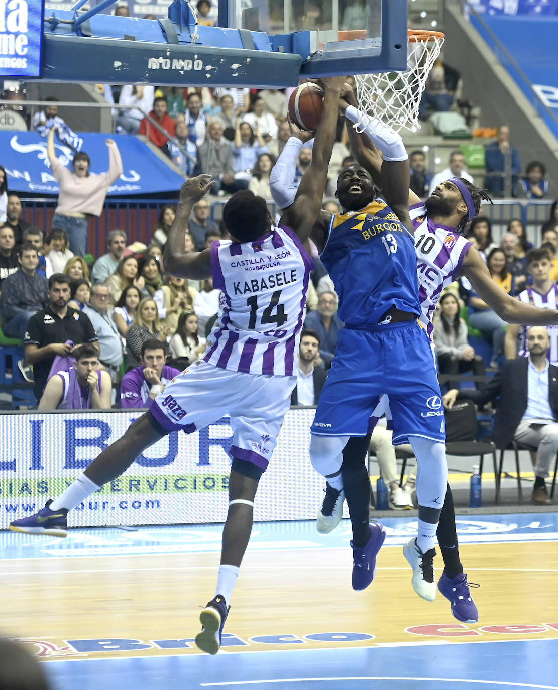 Imágenes de la victoria del San Pablo Burgos frente al UEMC Real Valladolid