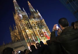 Los videomapping son los espectáculas que más gente congregan en la Noche Blanca.