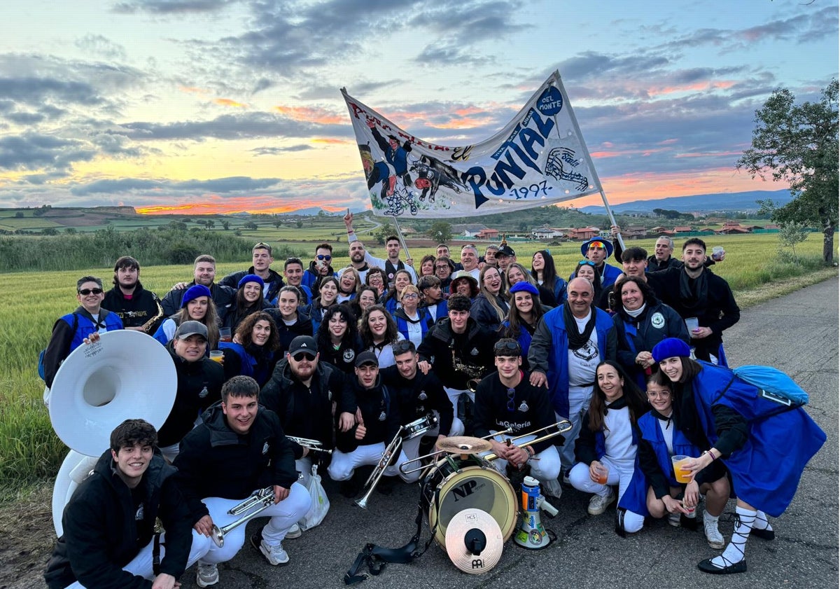 Imagen principal - Miles de sanjuaneros participaron en la romería del lunes