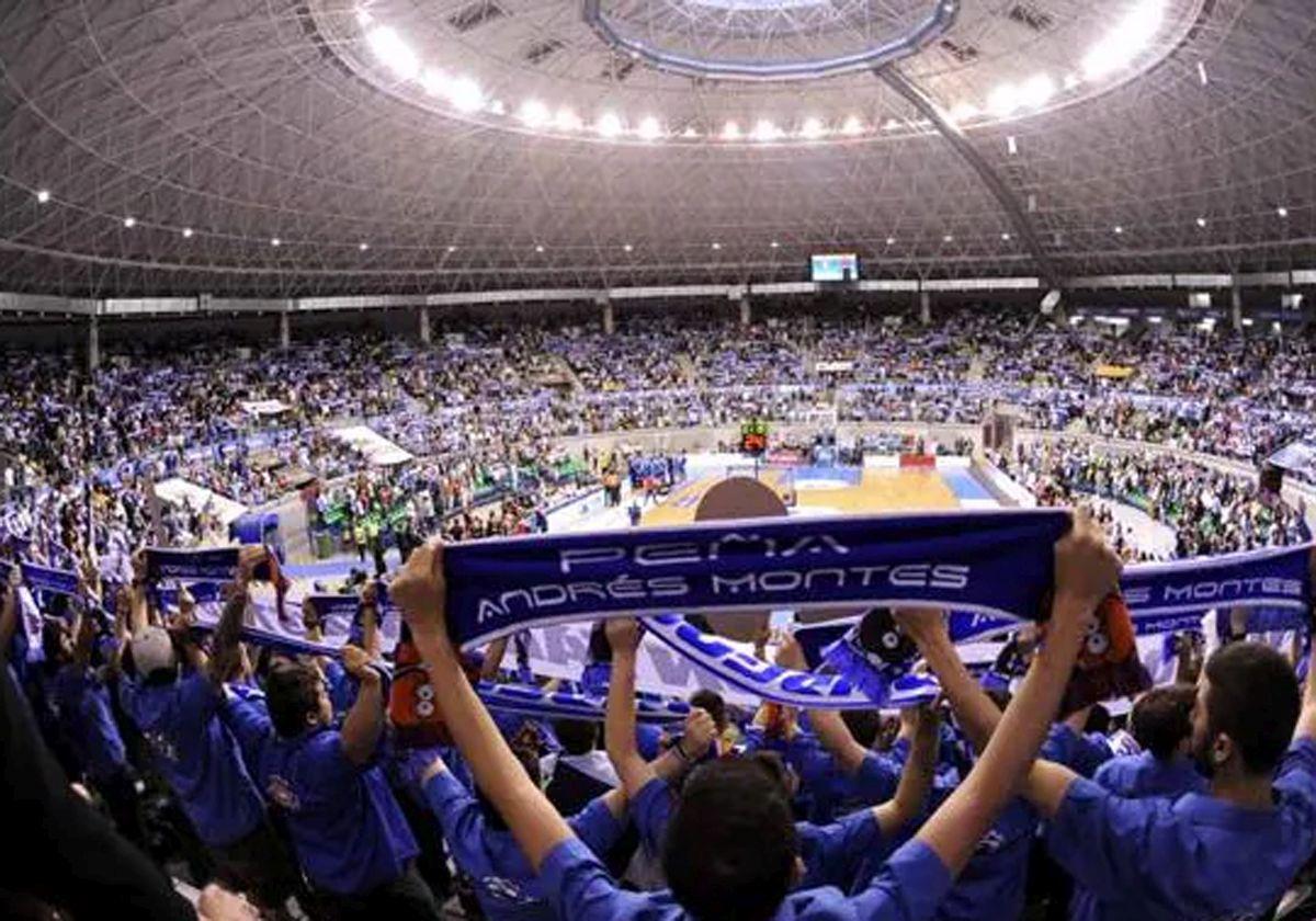 Aficionados del San Pablo Burgos en el Coliseum.